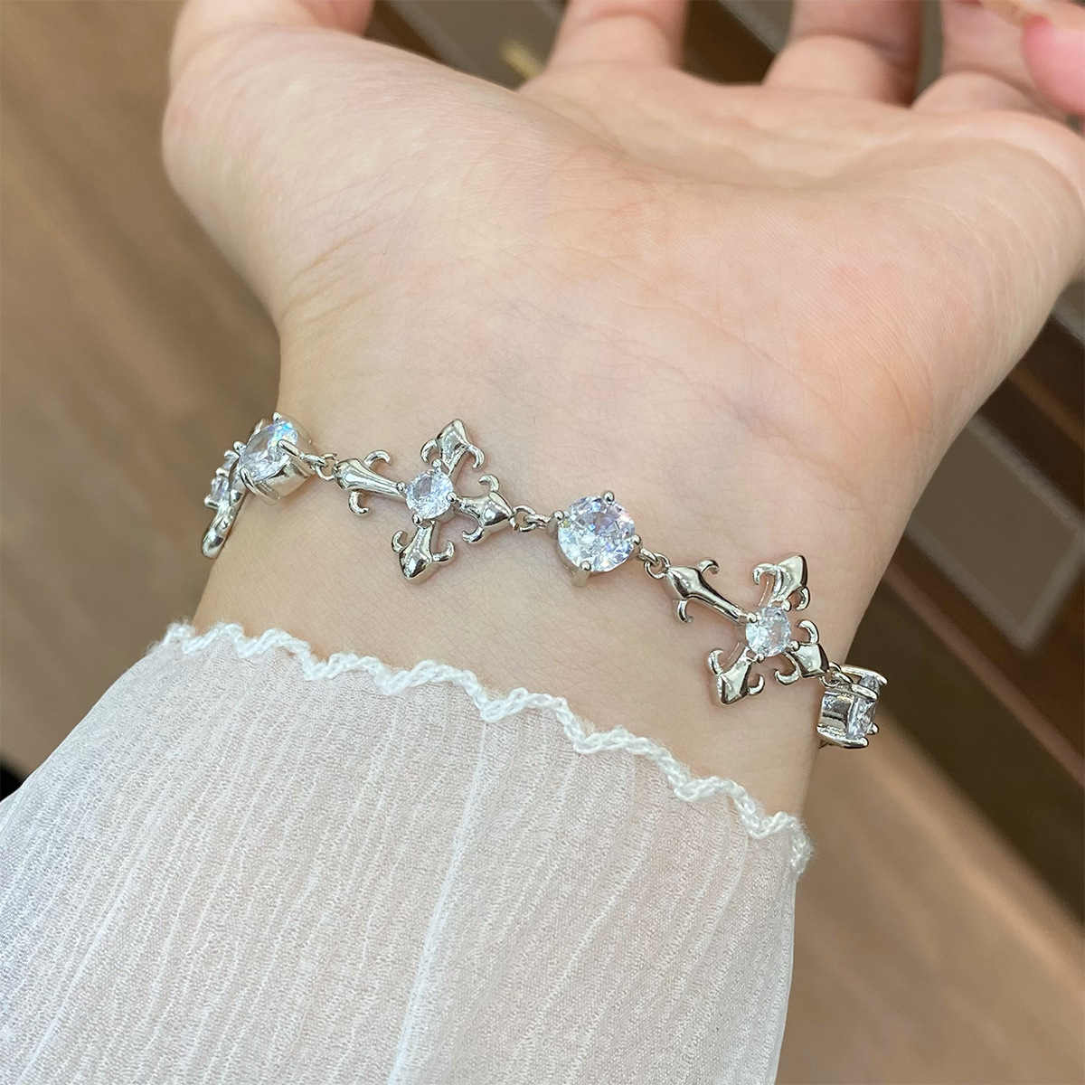 Vintage Fashion Tiktok - Gelang dan aksesori tangan wanita bergaya