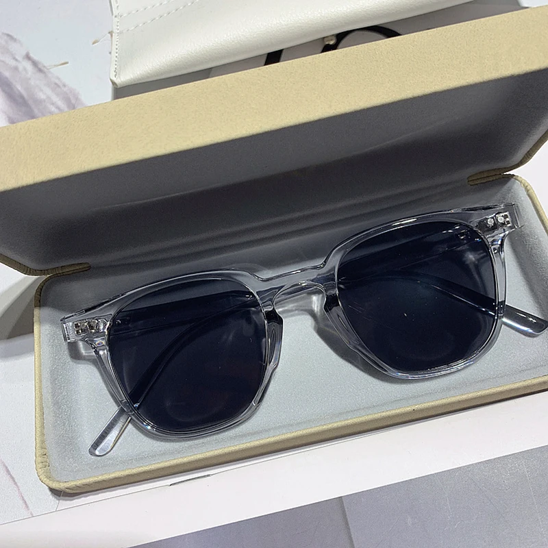 Vintage Fashion Female - Kacamata Hitam Persegi Vintage Uniseks Merek