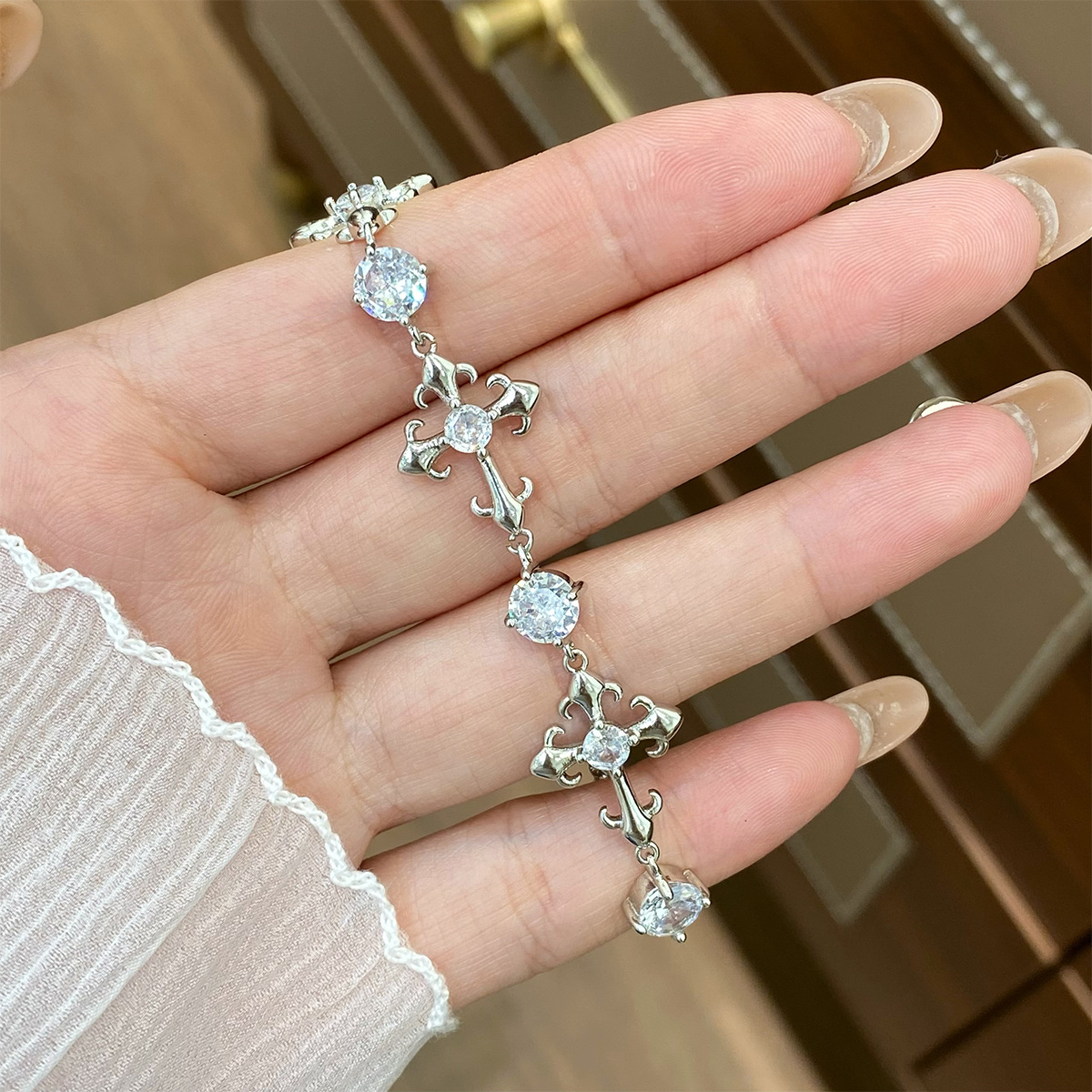 Gelang dan aksesori tangan wan - Vintage Fashion Tiktok ulasan dan harga