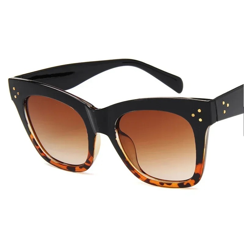 Kacamata Hitam Retro Persegi W - Vintage Fashion Female ulasan dan harga